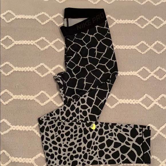 Women’s small Nike Pro pants $25 each! - Picture 5 of 7